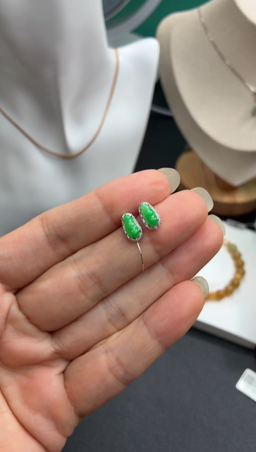 颈饰18K金镶嵌翡翠天然翡翠A货