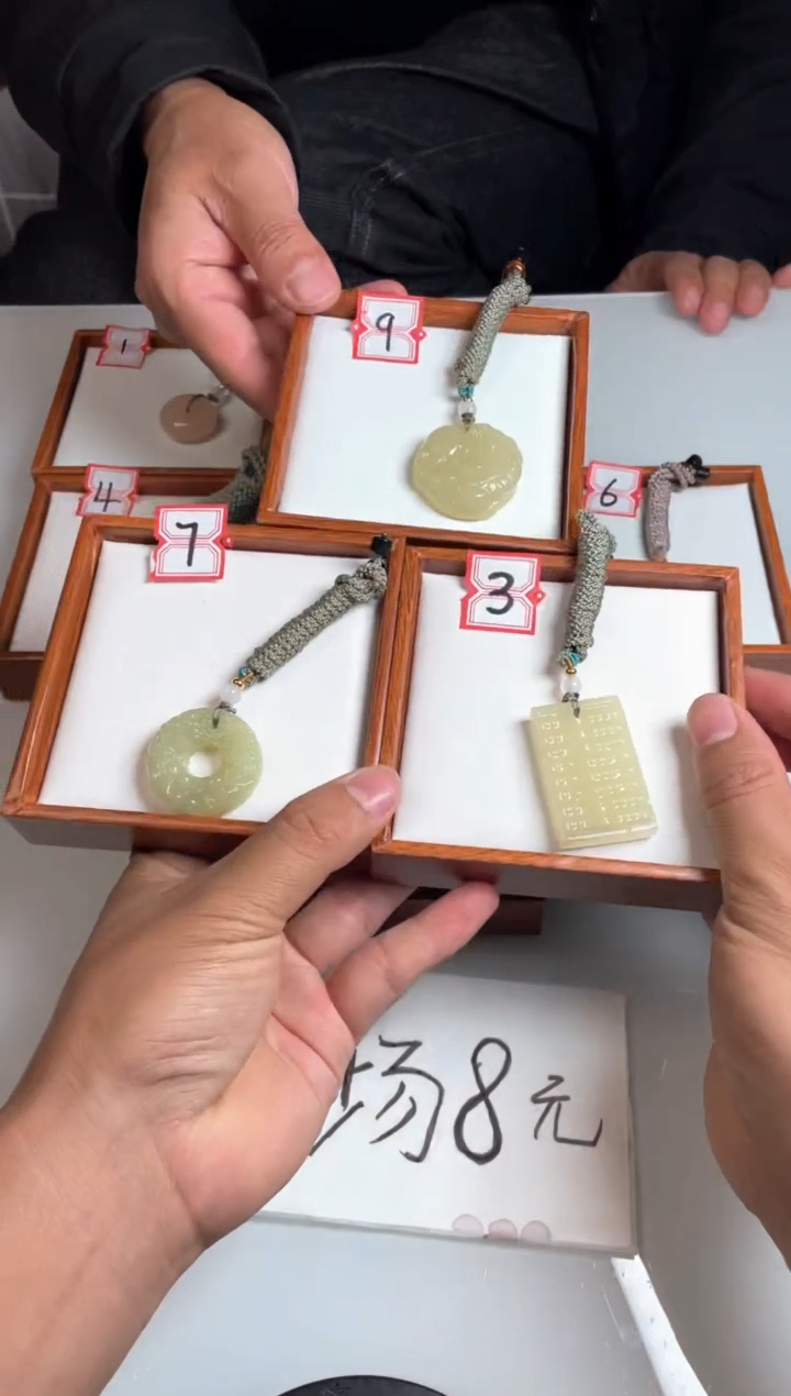 【闪购商品】石英质玉颈饰合金福利