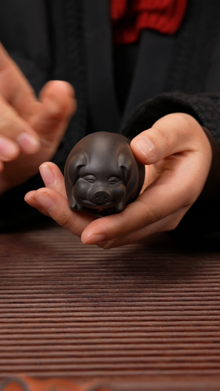 【闪购商品】紫砂茶宠黑朱泥 小猪