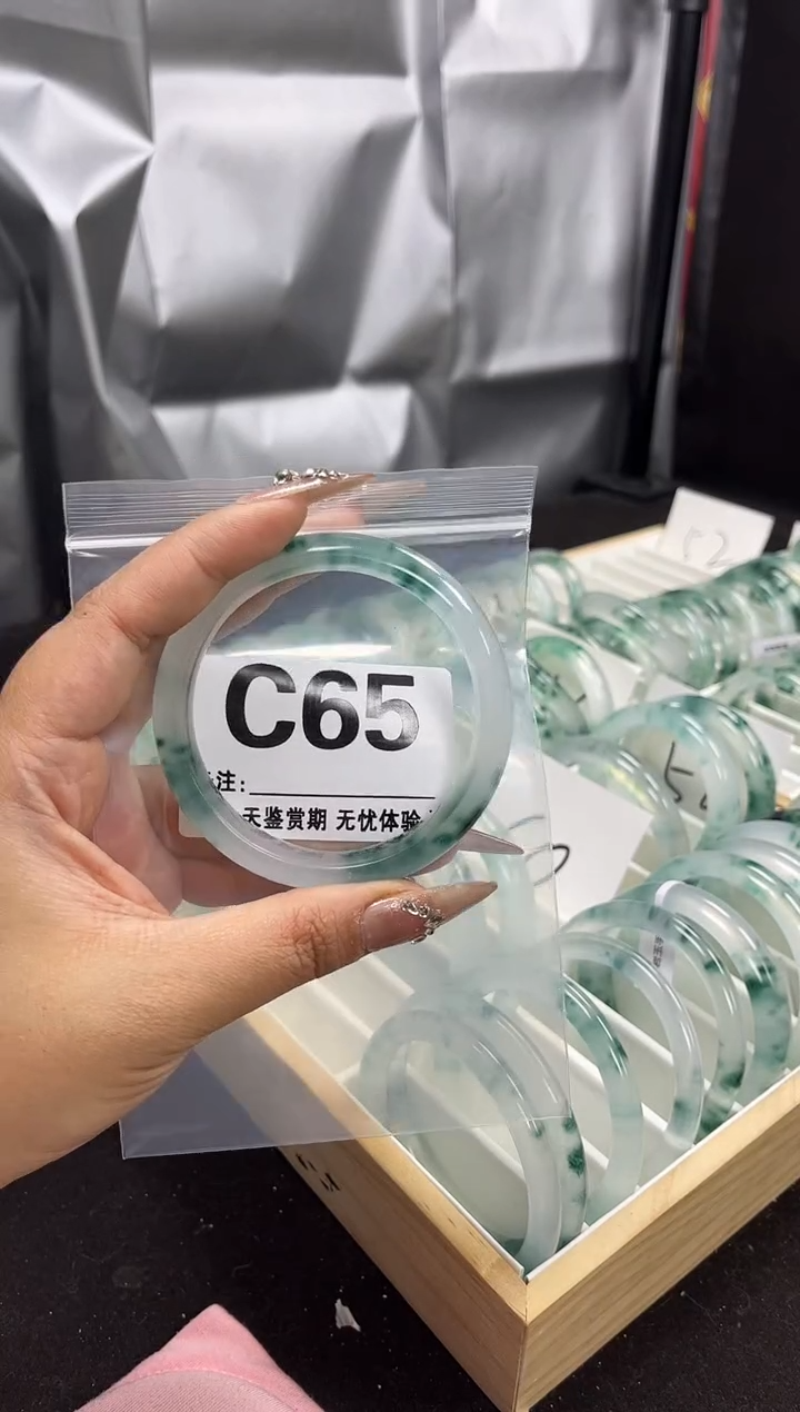 【闪购商品】石英岩玉手镯未镶嵌C65