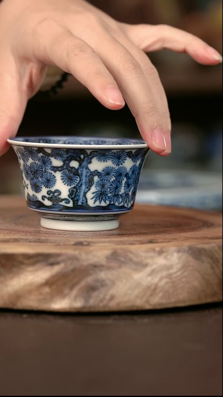 手绘微瑕高温现代瓷  气窑  松竹梅马蹄杯90C