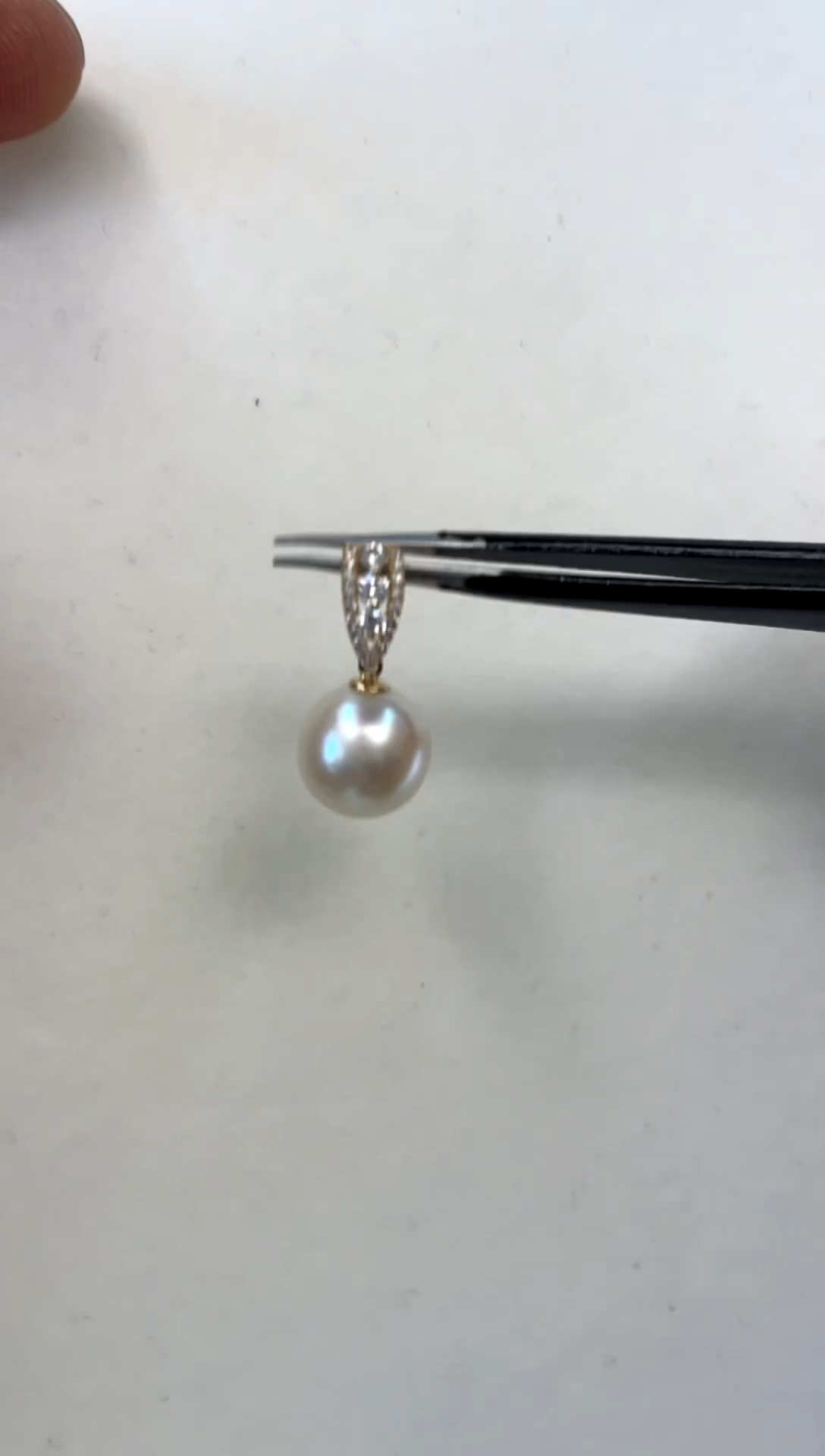 颈饰18K金镶嵌海水珍珠 