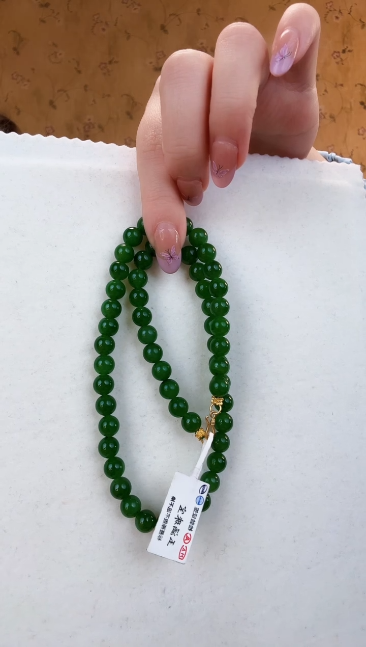 和田玉未镶嵌颈饰约8mm微微黑点