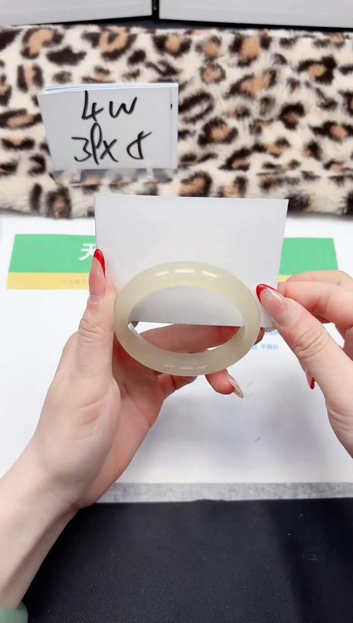 【闪购商品】石英质玉手镯未镶嵌253-56.8