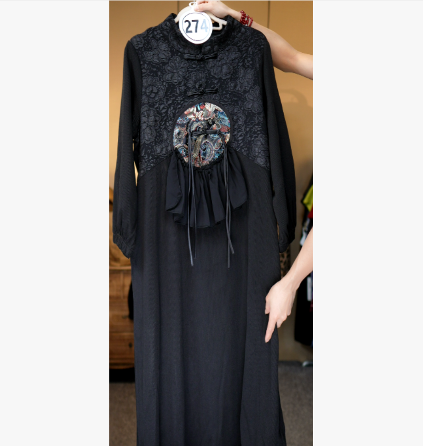 274-圆形刺绣盘扣长袖连衣裙