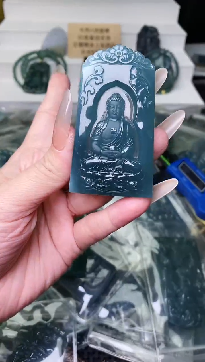 颈饰未镶嵌翡翠 