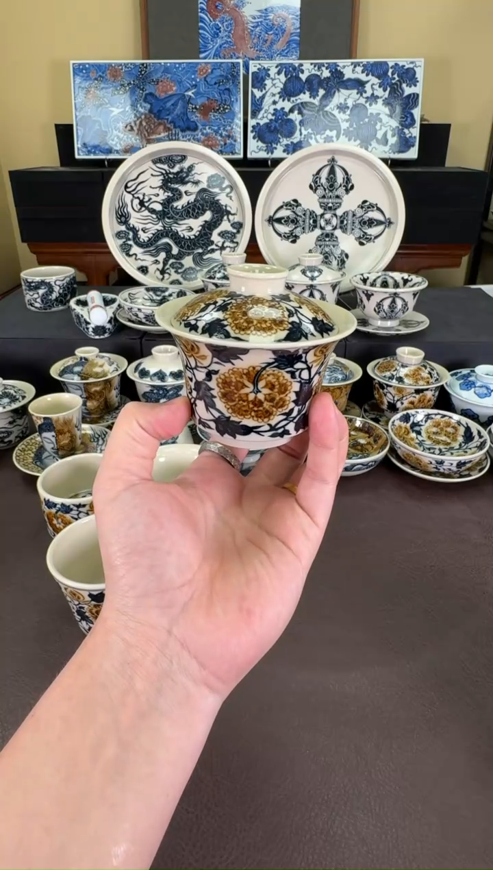 【闪购商品】二号釉四相牡丹纹马蹄盖碗