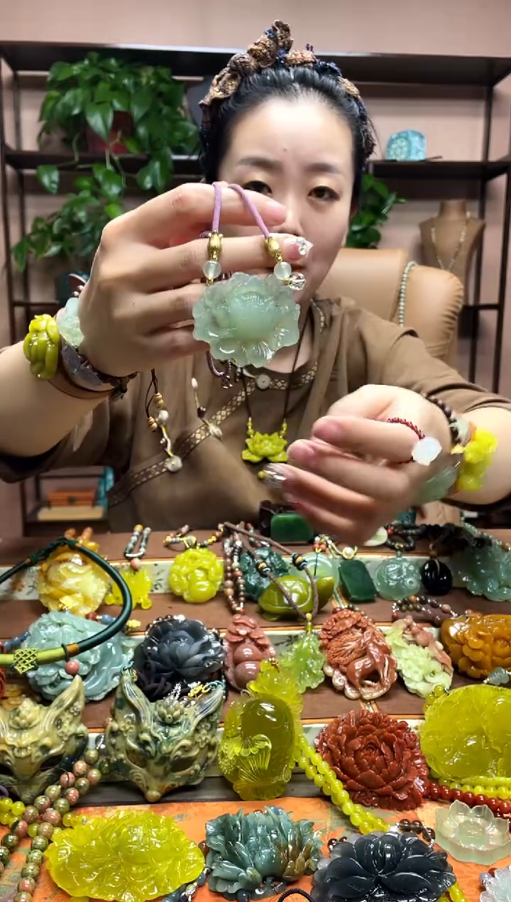 未镶嵌岫玉颈饰·2
