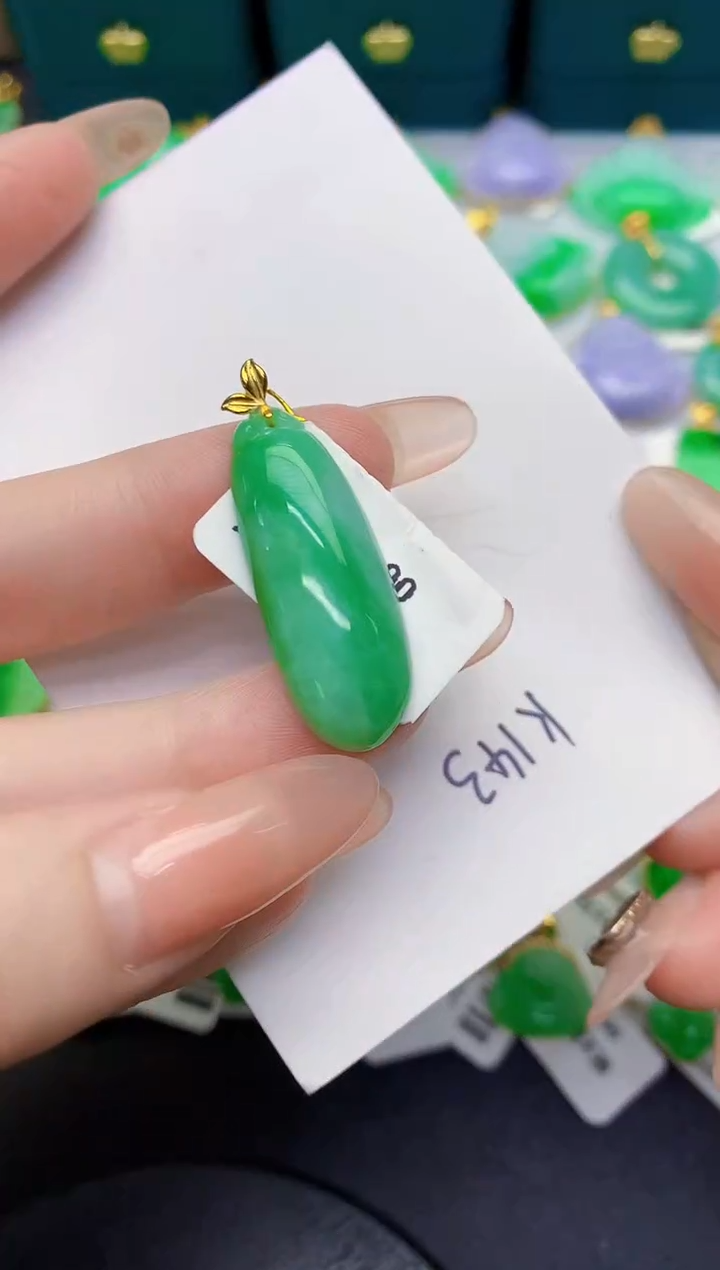 颈饰18K金镶嵌翡翠缅甸天然翡翠A货