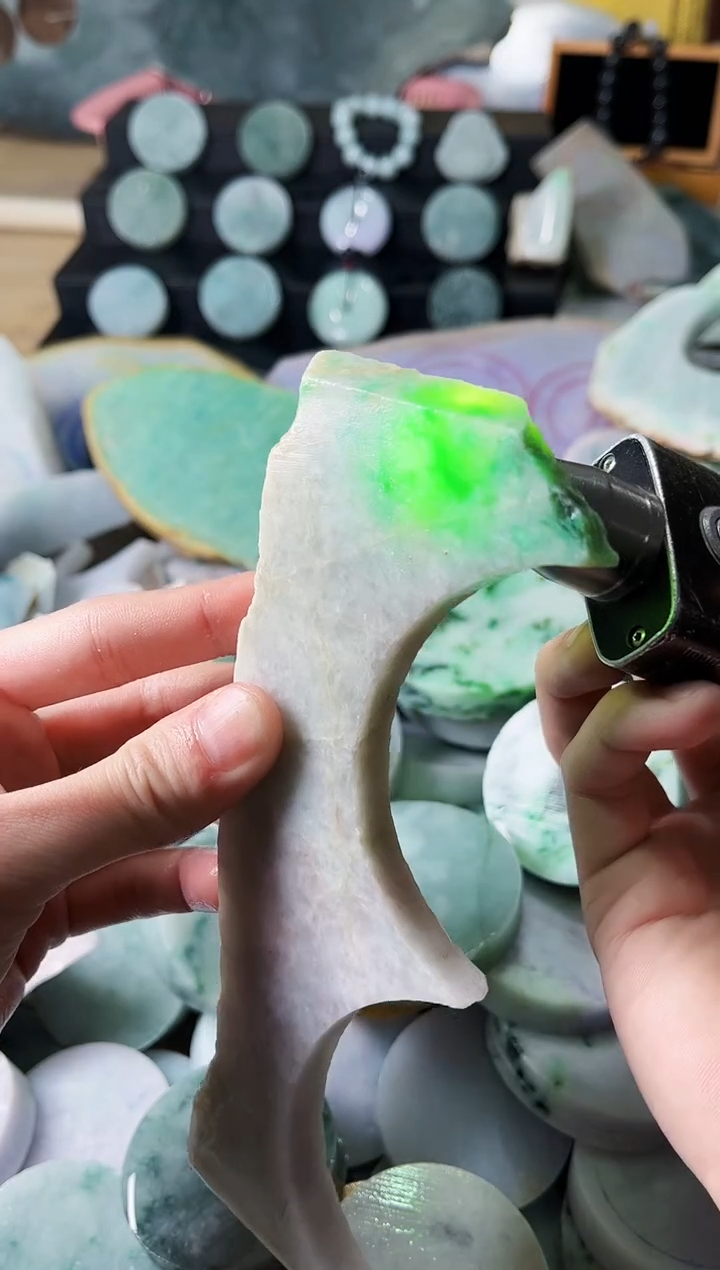 【闪购商品】翡翠颈饰未镶嵌A货吴平825