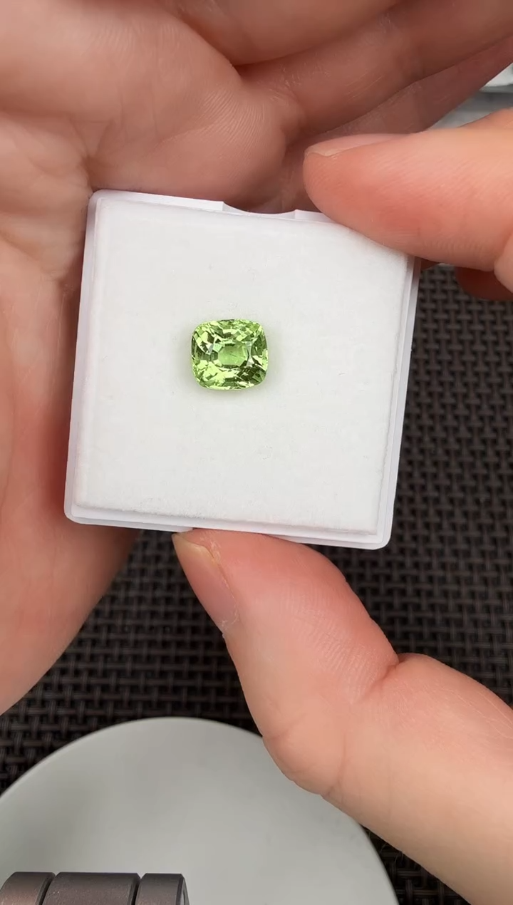 【闪购商品】橄榄石方未镶嵌3ct-B01183