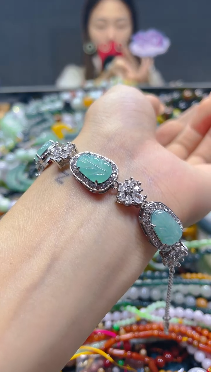 颈饰未镶嵌翡翠/U/翡翠A货，一件也是批发价