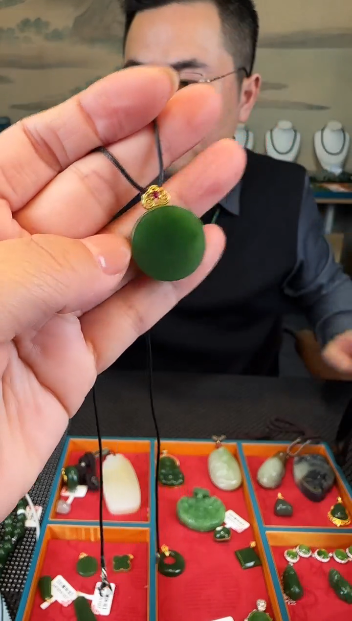 颈饰未镶嵌和田玉小圆牌