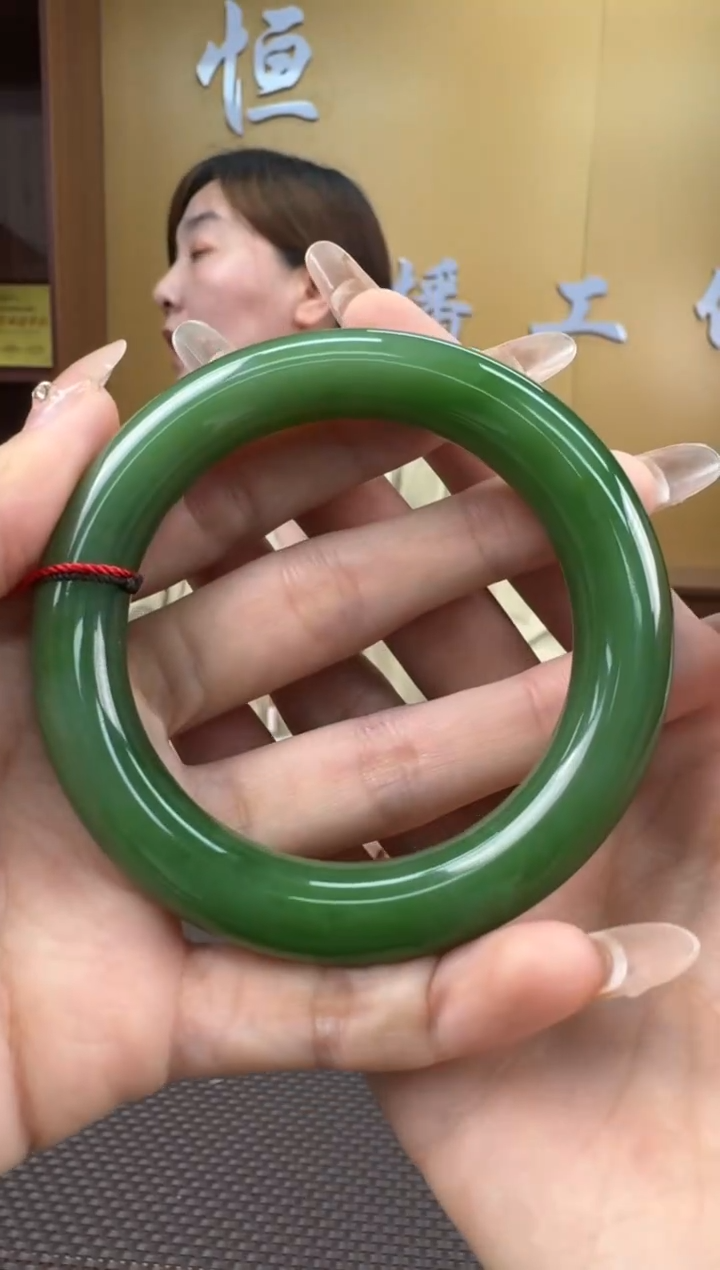 【闪购商品】和田玉手镯未镶嵌55