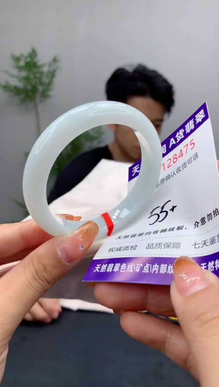 未镶嵌手镯翡翠有纹，完美者勿拍