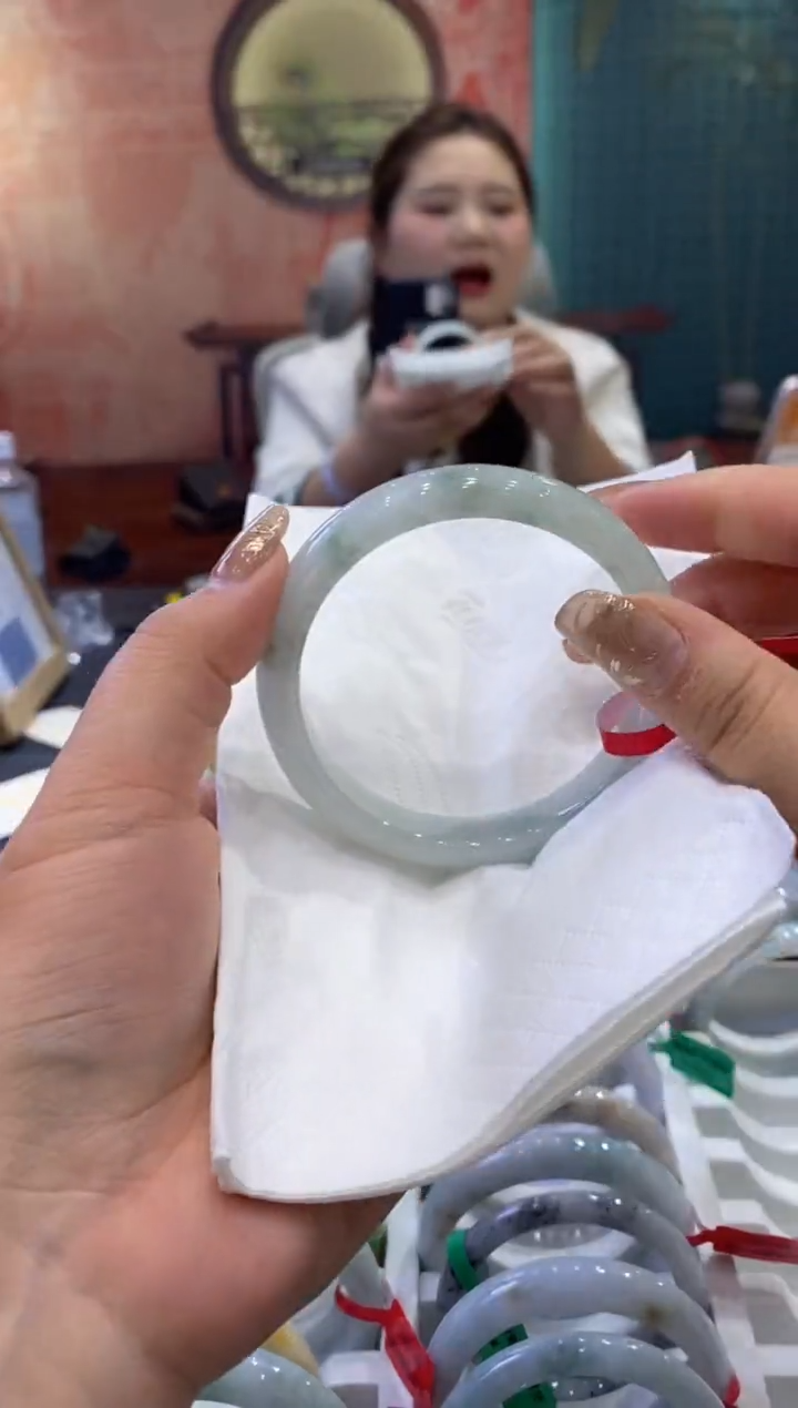 【闪购商品】翡翠手镯未镶嵌多人005468