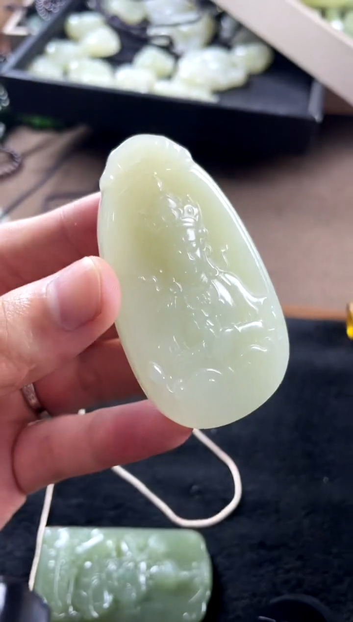 和田玉未镶嵌颈饰观音