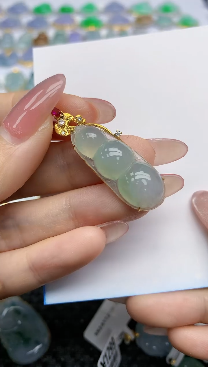 【闪购商品】翡翠挂件18K金镶嵌天然翡翠A货