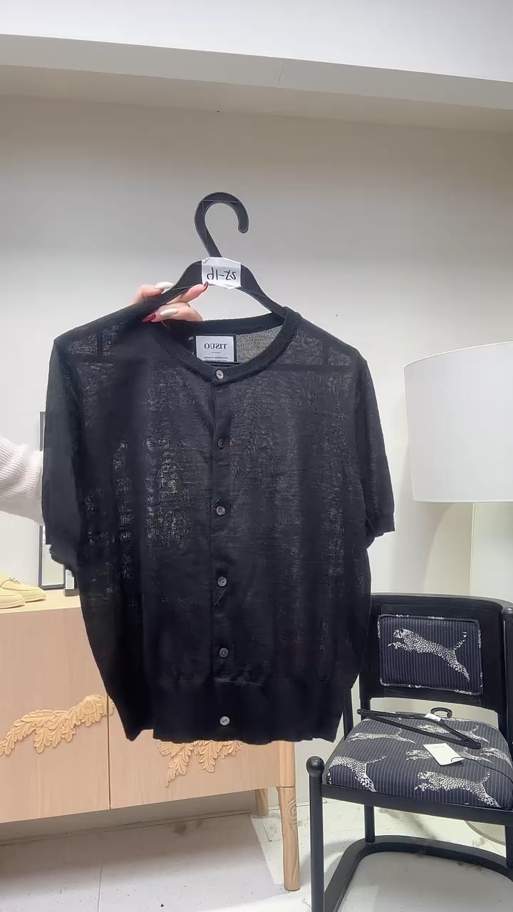 黑色经典羊毛开衫