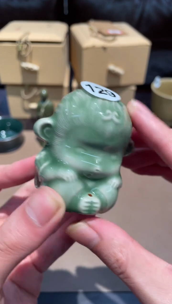 129窑承青瓷小猴子香插