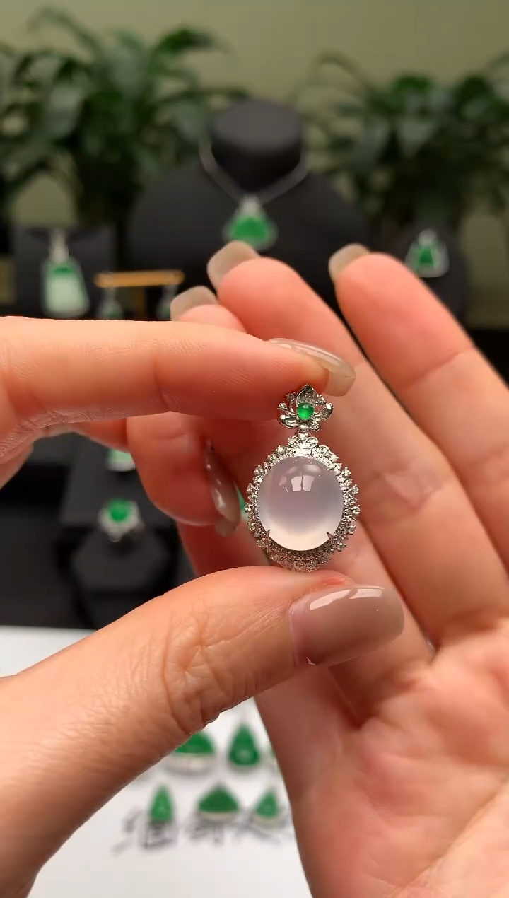 【闪购商品】翡翠颈饰18K金镶嵌冰蛋