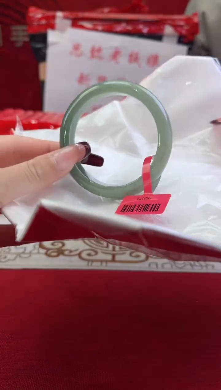 【闪购商品】翡翠手镯未镶嵌3翡翠手镯(微瑕）