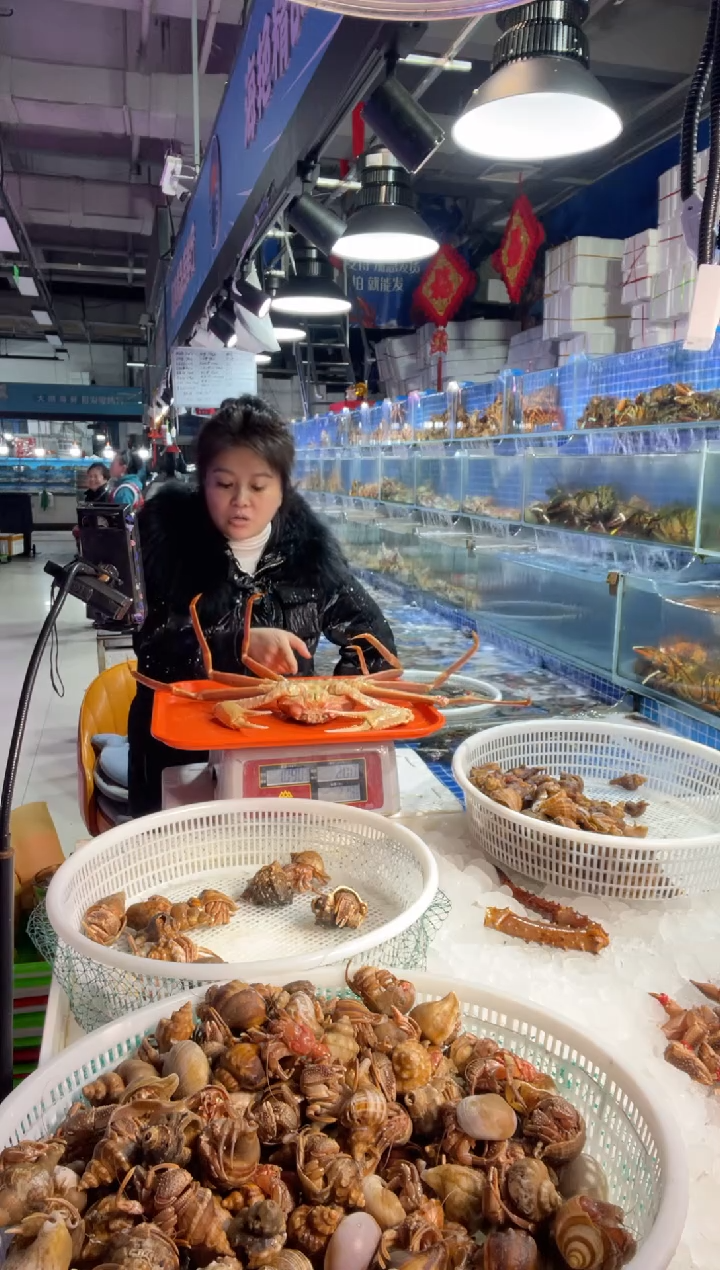 中国大陆板蟹1只，少只腿，2.1斤