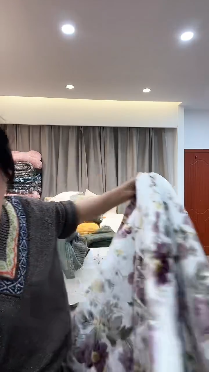 棉棉D23  白底植物花卉绒胖被子