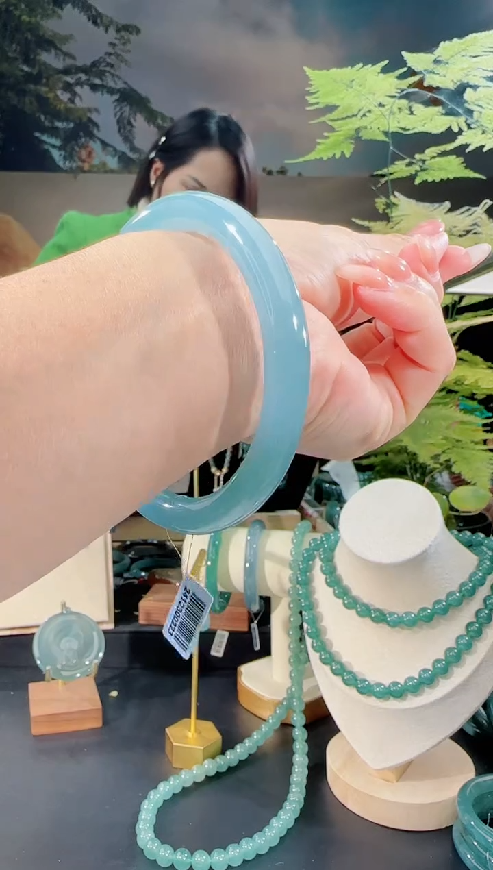 【闪购商品】定制翡翠手镯圆条未镶嵌62圈