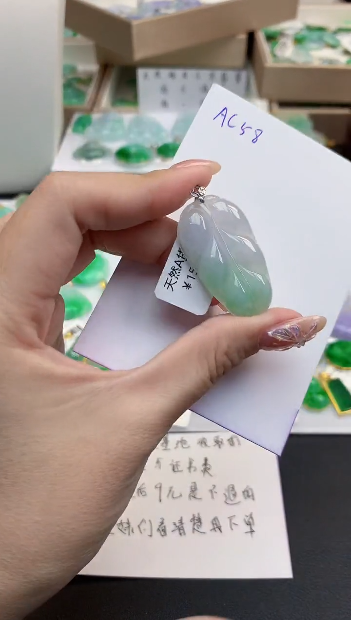 颈饰18K金镶嵌翡翠天然缅甸a货翡翠
