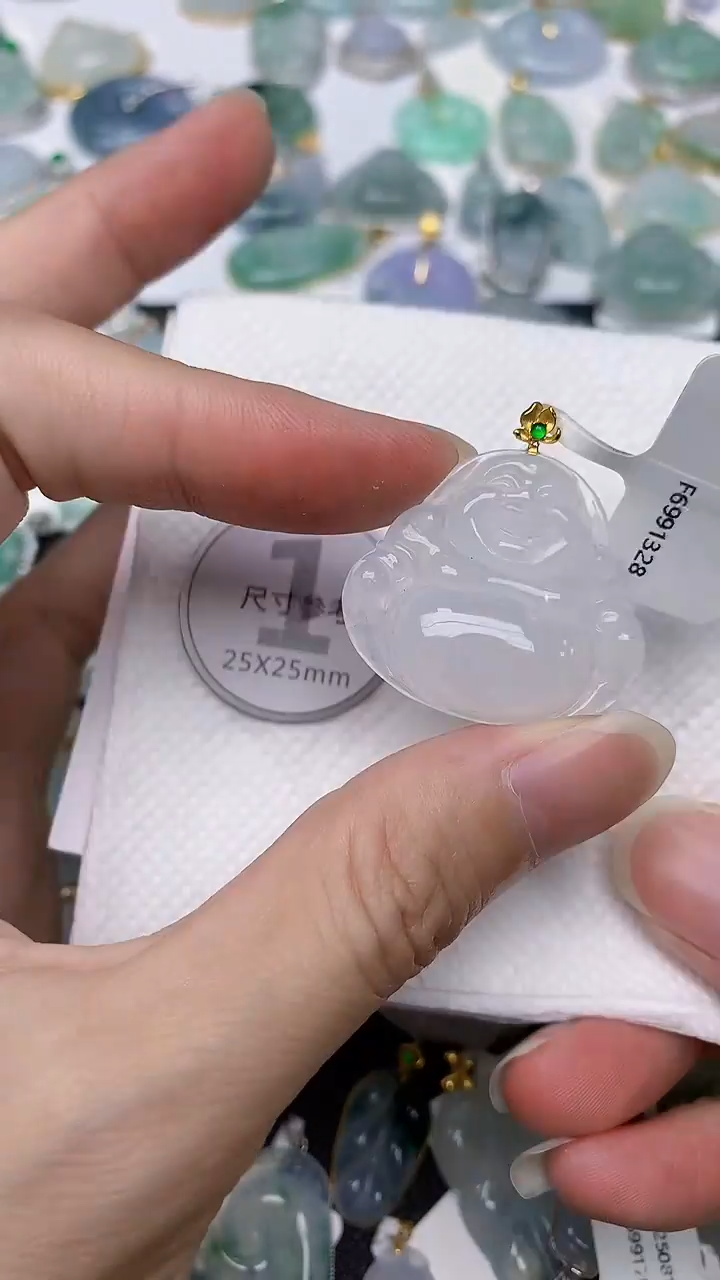 颈饰18K金镶嵌翡翠天然A货翡翠