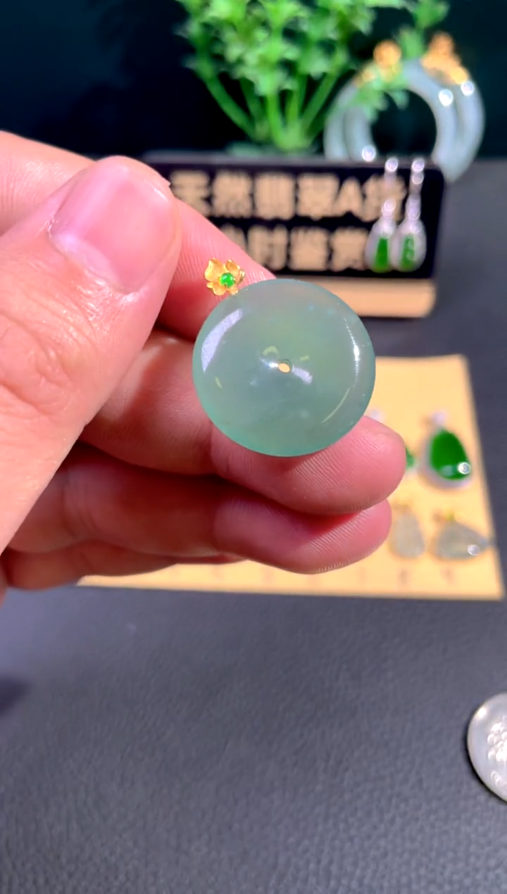 颈饰18K金镶嵌翡翠翡翠