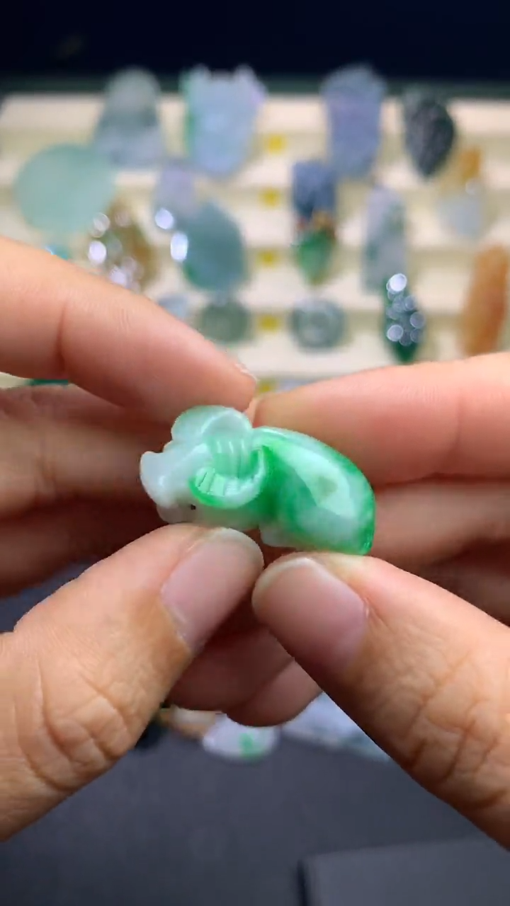 【闪购商品】定制翡翠未镶嵌     牛