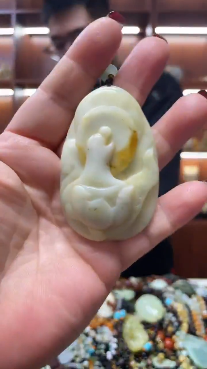 未镶嵌蛇纹石玉吊坠     