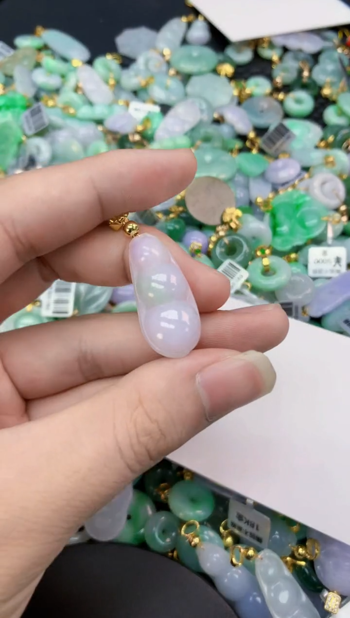 翡翠未镶嵌颈饰         1