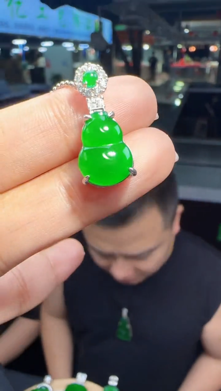 未镶嵌定制翡翠翡翠吊坠7