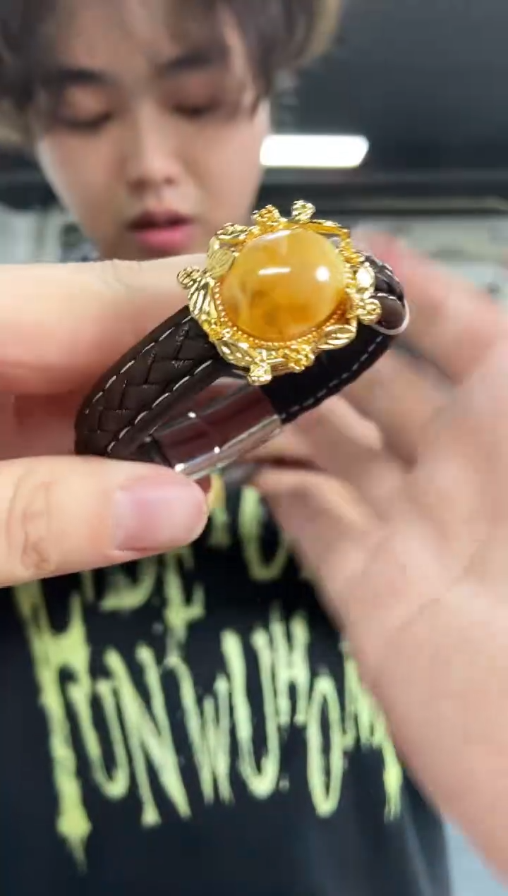 【闪购商品】蜜蜡裸石未镶嵌多样性发其一颜色微差