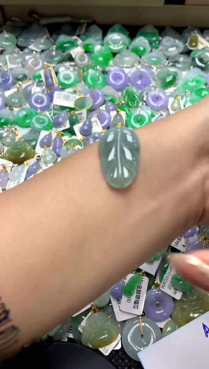 【闪购商品】翡翠颈饰18K金镶嵌111111111