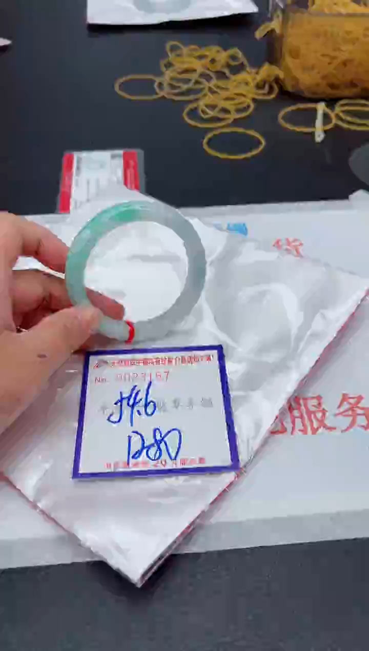 未镶嵌手镯翡翠1