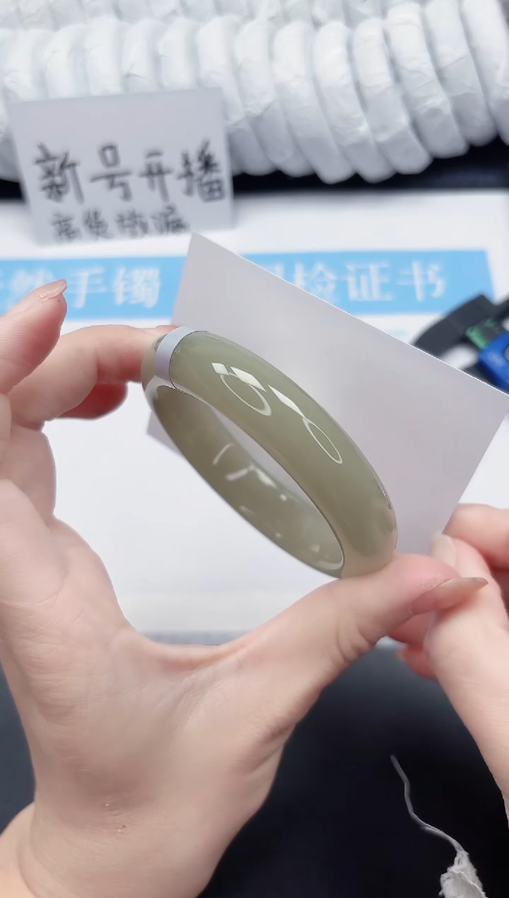 未镶嵌手镯石英质玉127-57.3DK