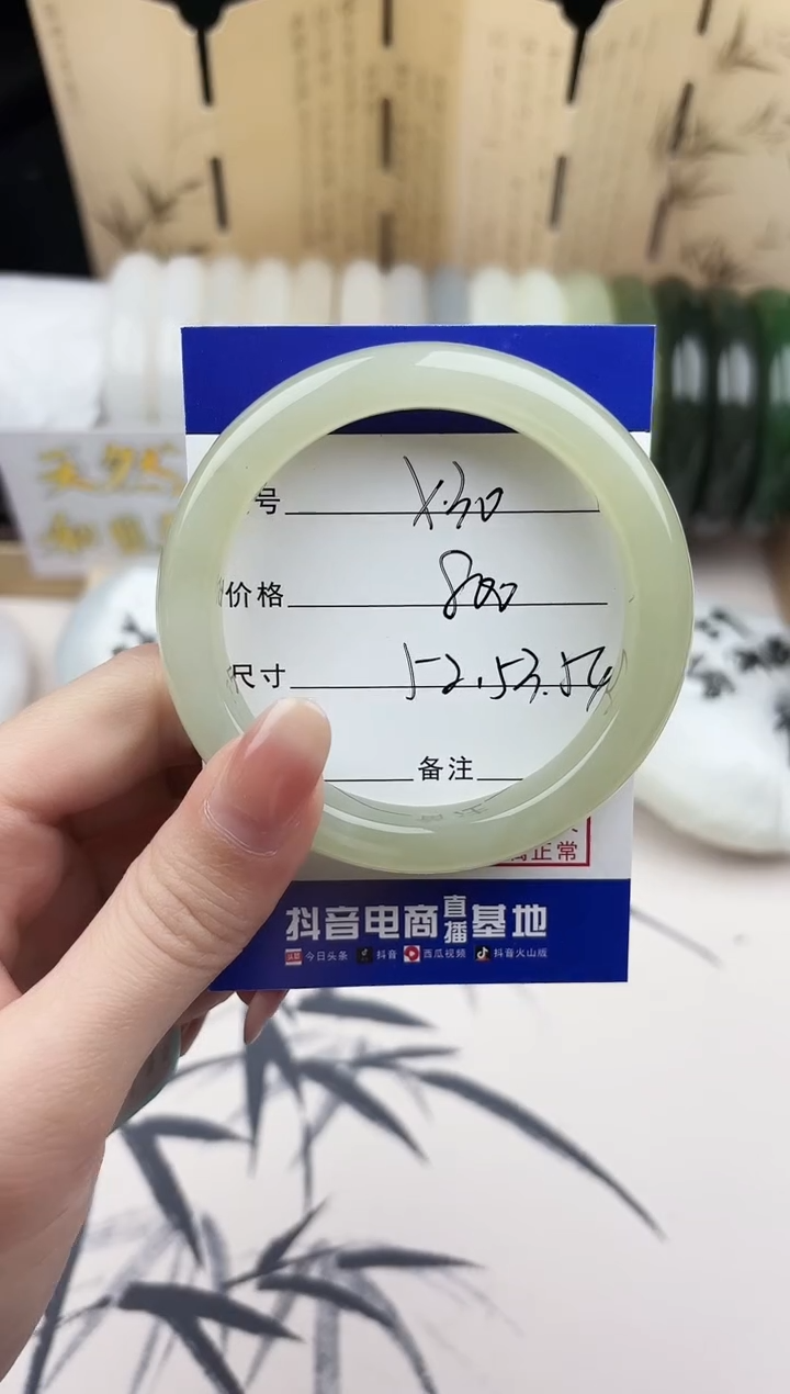 【闪购商品】和田玉手镯未镶嵌30