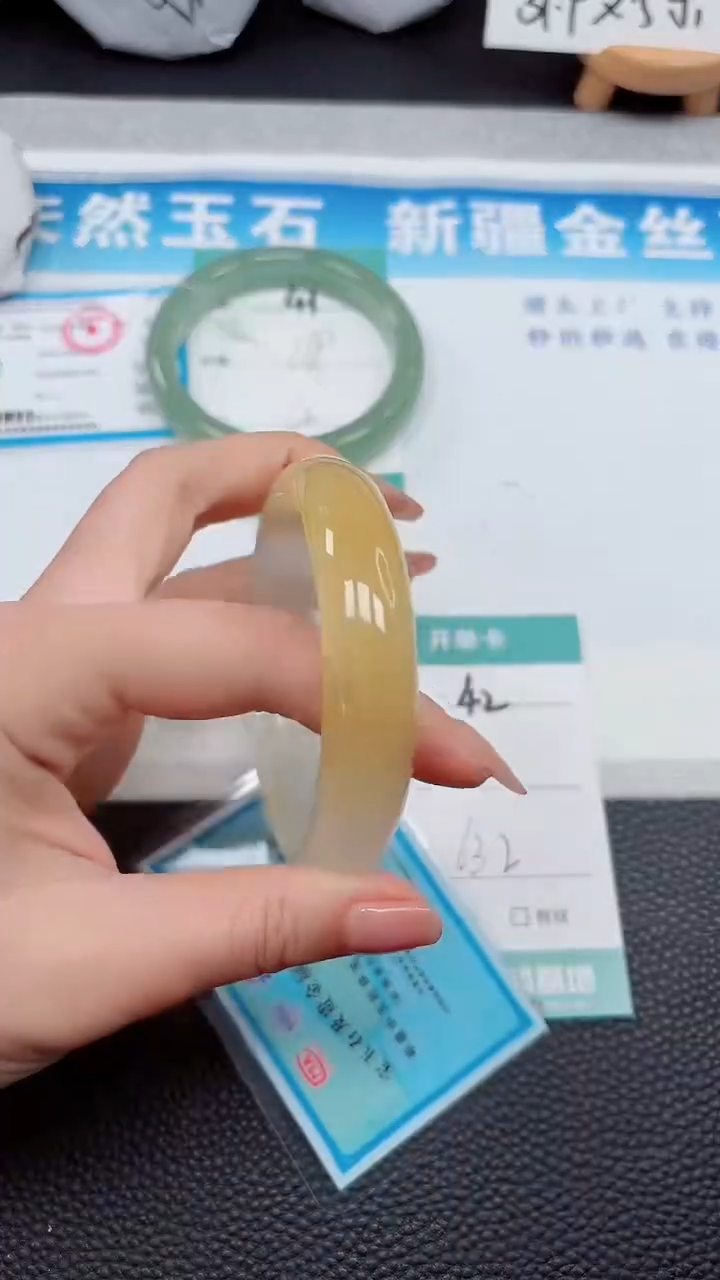 【闪购商品】石英质玉手镯未镶嵌42