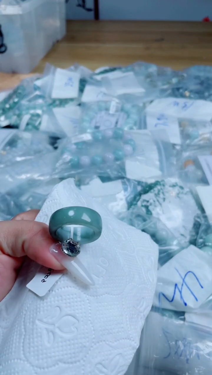 翡翠戒指未镶嵌戒圈