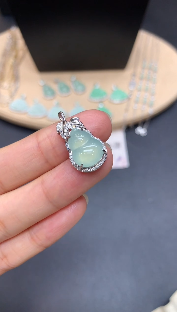 【闪购商品】翡翠吊坠(不含链)银S925镶嵌葫芦【多样性发其一】