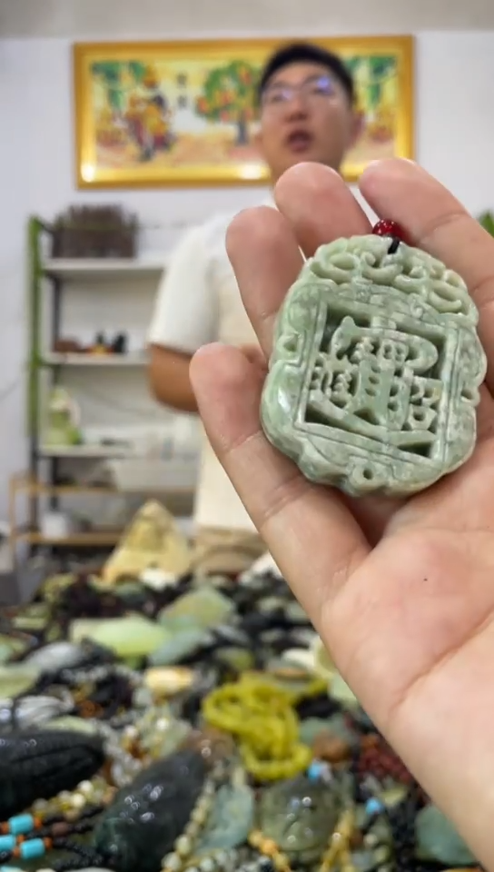 未镶嵌岫玉吊坠 