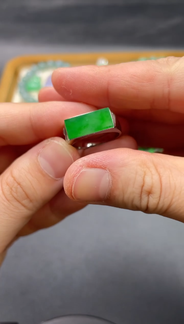 【闪购商品】翡翠戒指18K金镶嵌33.........