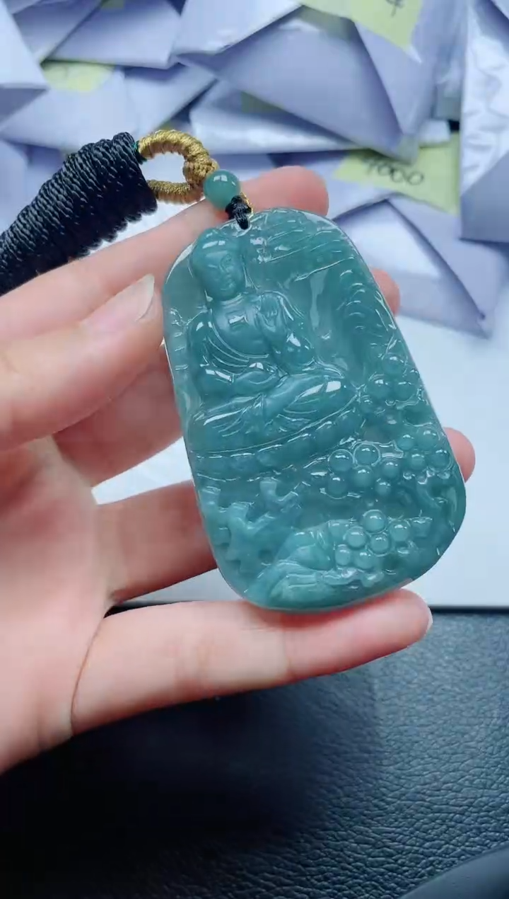 翡翠未镶嵌颈饰            