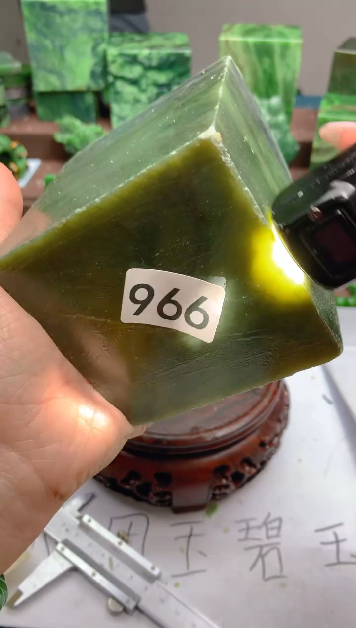 和田玉（碧玉）未镶嵌珠宝半成品1