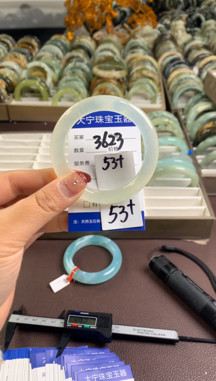 【闪购商品】蛇纹石玉手镯未镶嵌3623