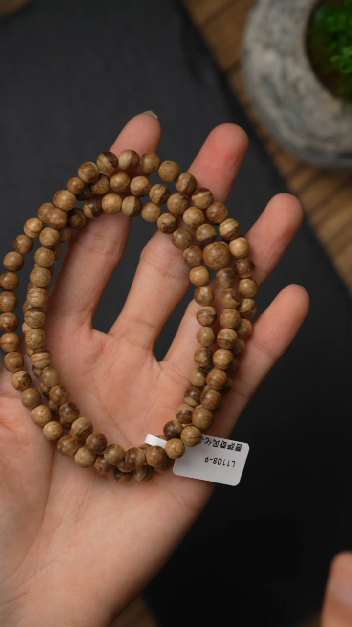 沉香手串L1108-9正区菩萨奇风化老料0.7/11g  